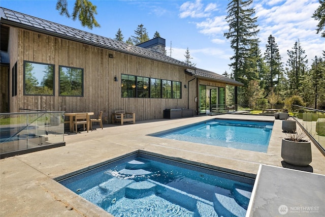 1501 Kokanee Loop, Cle Elum, WA 98922 - view of swimming pool featuring a jacuzzi and a patio