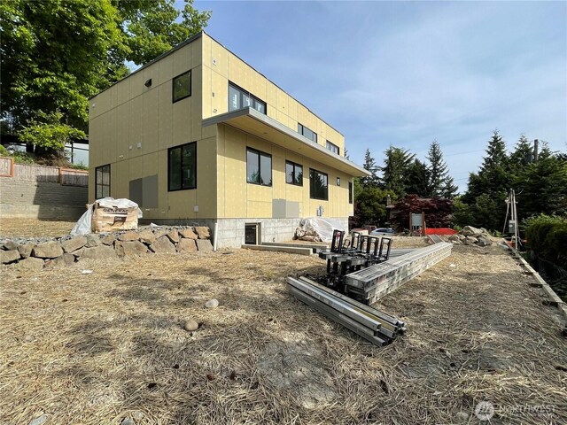 6950 SE Maker St, Mercer Island, WA 98040 - view of rear view of house
