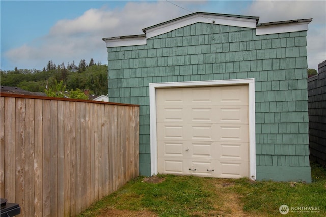 231 Karr Ave, Hoquiam, WA 98550 - garage featuring fence