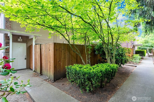 12211 SE 59th St Unit 61, Bellevue, WA 98006 - view of yard with fence
