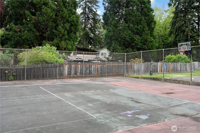 12211 SE 59th St Unit 61, Bellevue, WA 98006 - view of sport court with fence and basketball court