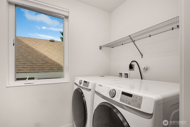 919 N 103rd St Unit A, Seattle, WA 98133 - laundry area with washing machine and clothes dryer and baseboards