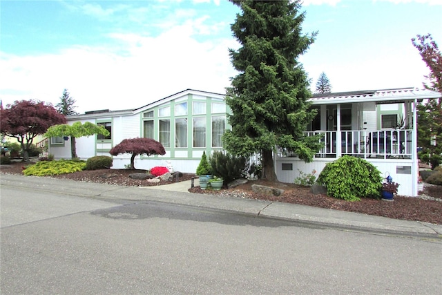1427 100th St SW Unit 149, Everett, WA 98204 - manufactured / mobile home with a porch