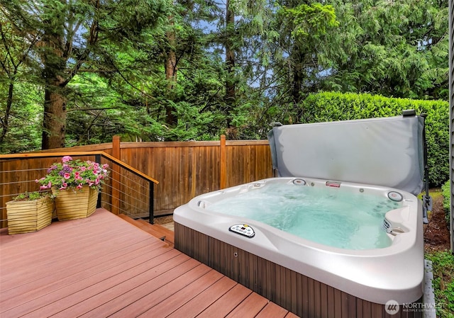 19852 NE 124th Pl, Woodinville, WA 98077 - deck with a covered hot tub and fence