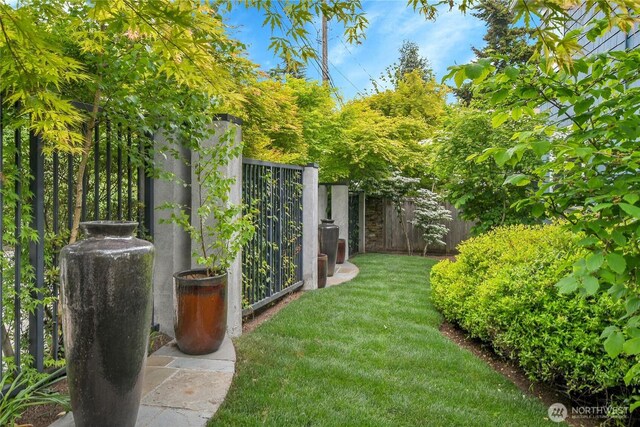 922 Nob Hill Ave N, Seattle, WA 98109 - photo 32
