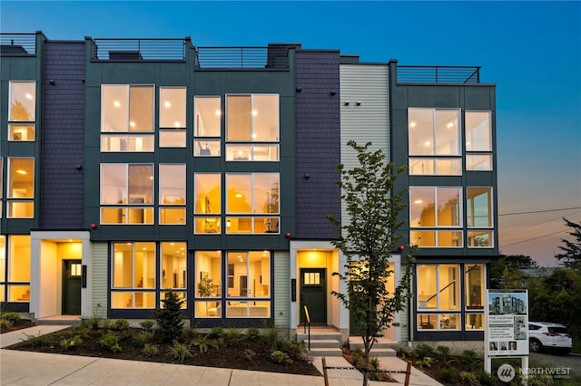 1523 N 39th St, Seattle, WA 98103 - view of back of property at dusk