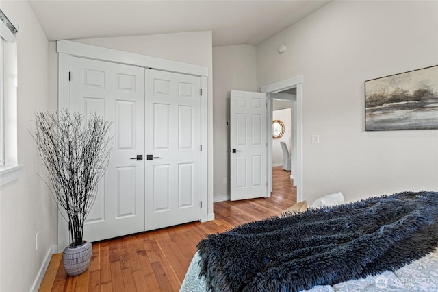 21 Hexon Rd, Selah, WA 98942 - bedroom with vaulted ceiling, wood finished floors, a closet, and baseboards