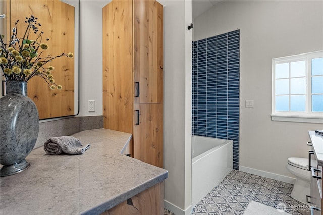 21 Hexon Rd, Selah, WA 98942 - bathroom featuring baseboards, a tub, toilet, and vanity