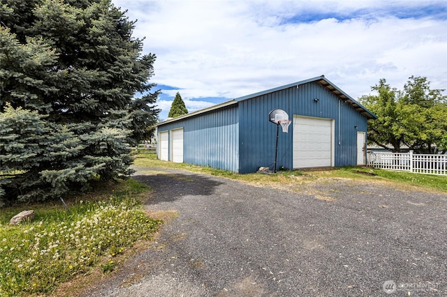 21 Hexon Rd, Selah, WA 98942 - detached garage with fence