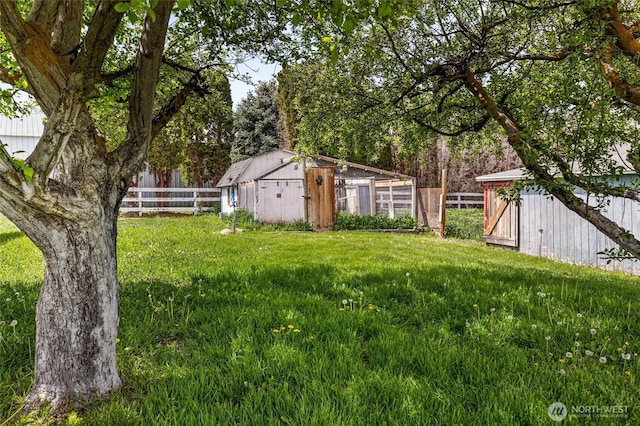 21 Hexon Rd, Selah, WA 98942 - view of yard with a shed and an outdoor structure