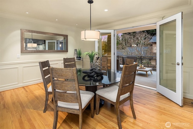 2249 78th Ave SE, Mercer Island, WA 98040 - dining room featuring crown molding, light wood-type flooring, and recessed lighting