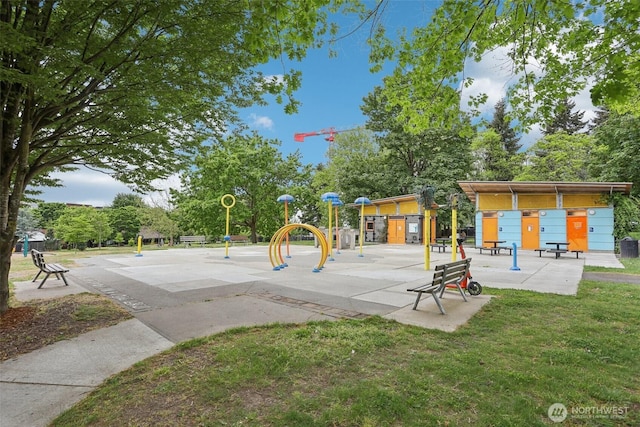 view of property's community featuring mail area