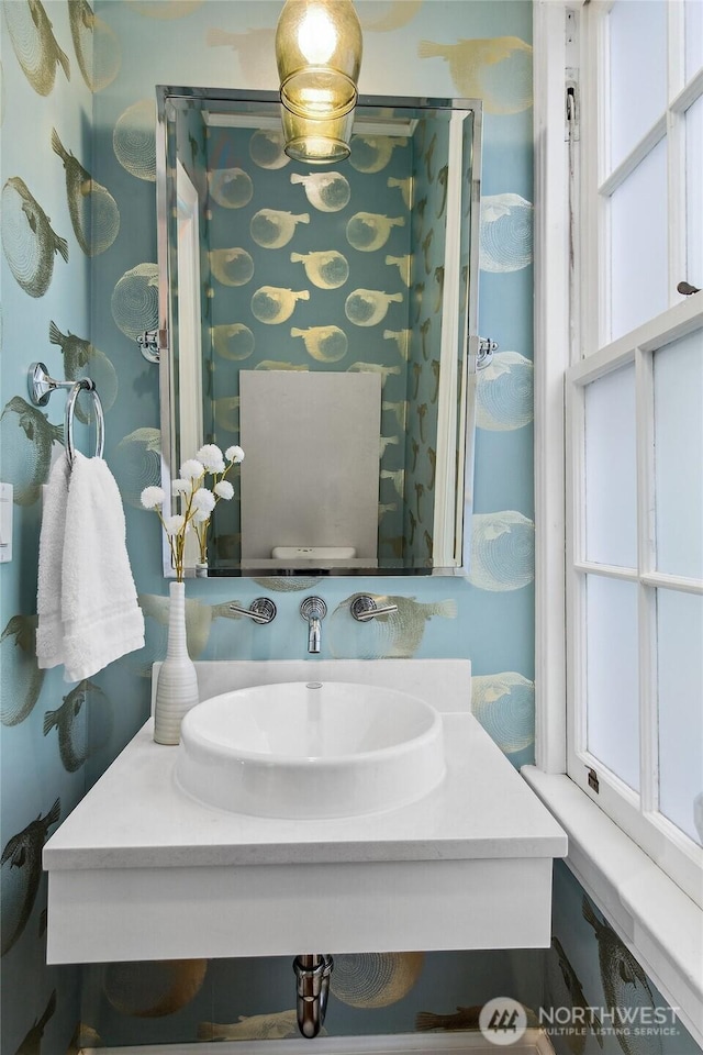 4404 Montana Cir W, Seattle, WA 98199 - bathroom featuring vanity
