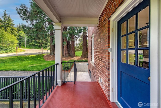 4404 Montana Cir W, Seattle, WA 98199 - view of patio / terrace featuring covered porch