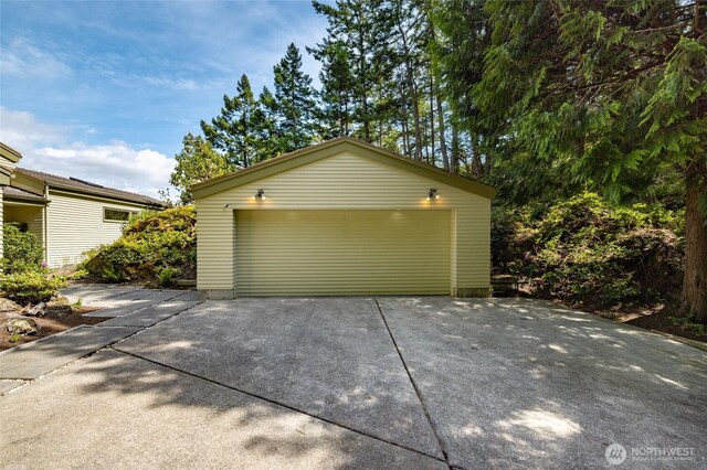 view of detached garage