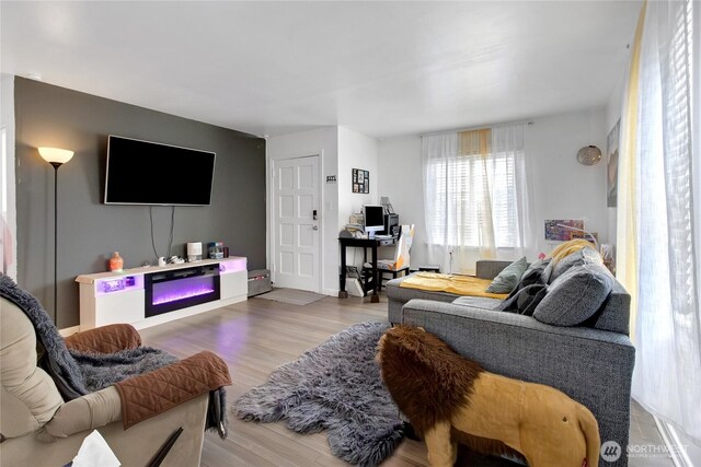 6928 S Cheyenne St, Tacoma, WA 98409 - living area featuring wood finished floors and a glass covered fireplace
