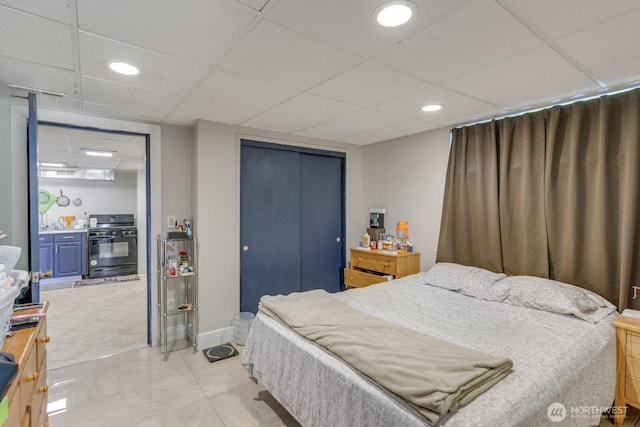3822 Shelby Rd, Lynnwood, WA 98087 - bedroom featuring a drop ceiling, a closet, baseboards, and recessed lighting