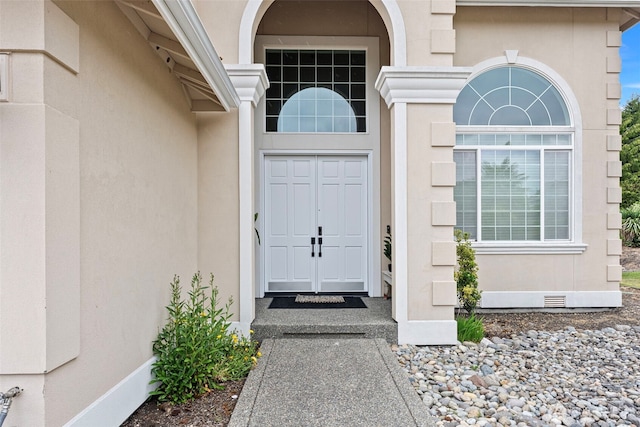 property entrance featuring stucco siding