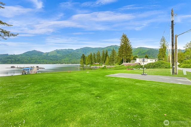 316 W Lake Samish Dr, Bellingham, WA 98229 - view of property's community featuring a water and mountain view and a yard