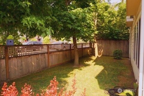 501 N 105th St Unit A, Seattle, WA 98133 - view of yard