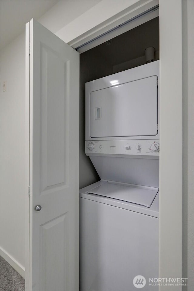 23120 SE Black Nugget Rd Unit A2, Issaquah, WA 98029 - laundry area with stacked washer / drying machine