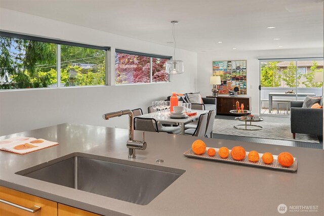 kitchen with a sink, open floor plan, pendant lighting, and recessed lighting