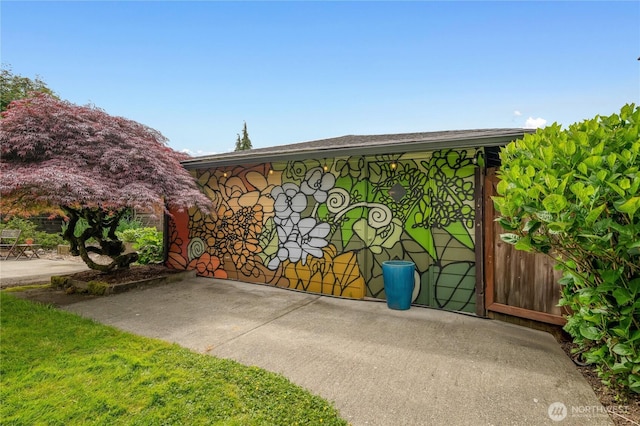 11008 2nd Ave S, Seattle, WA 98168 - view of patio with a gate