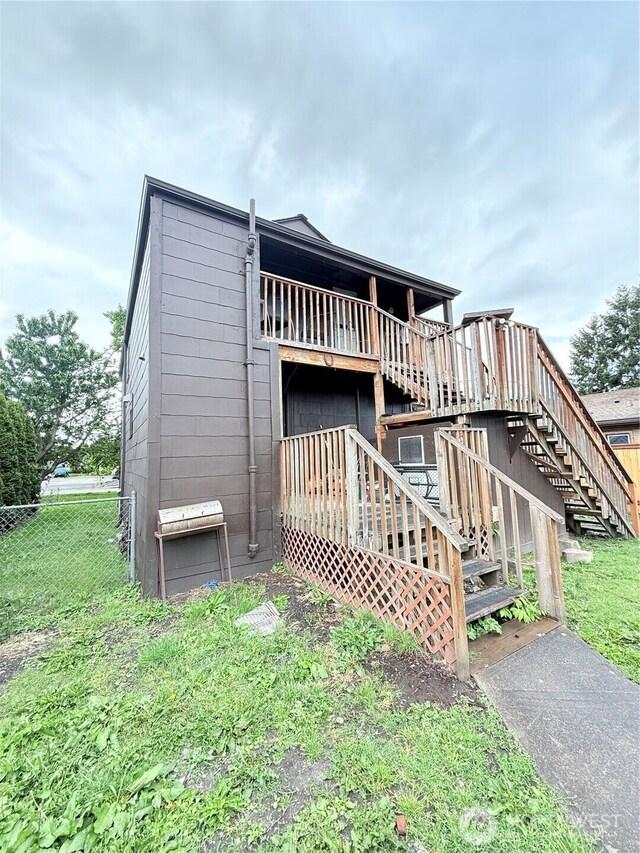 328 S Division St, Auburn, WA 98001 - rear view of house with stairway