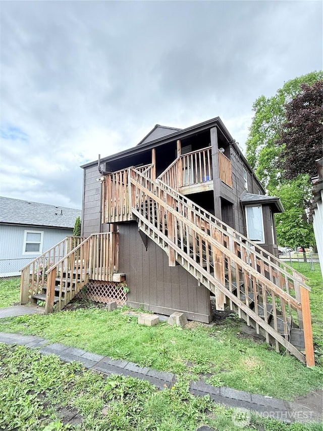 328 S Division St, Auburn, WA 98001 - back of house with stairs