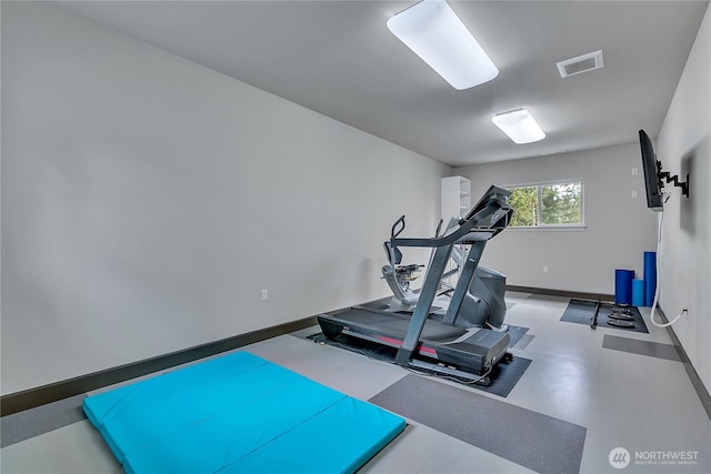 exercise room featuring baseboards