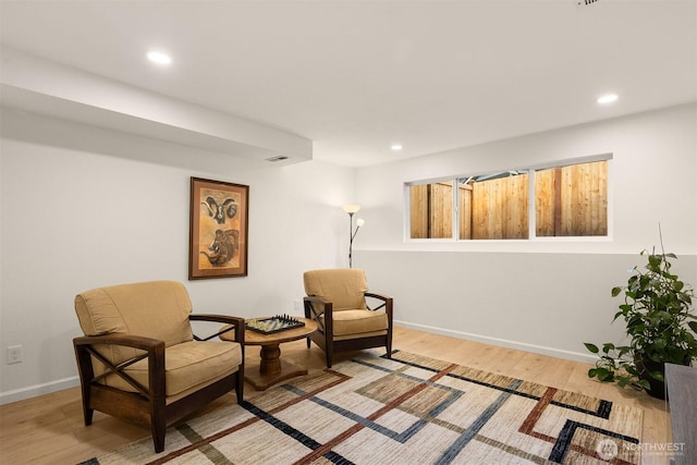 living area featuring recessed lighting, light wood-style flooring, and baseboards