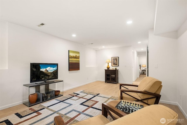 living area featuring light wood-type flooring, recessed lighting, and baseboards