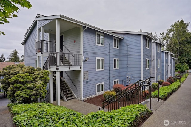 2511 S 248th St Unit B22, Kent, WA 98032 - view of side of property featuring stairs