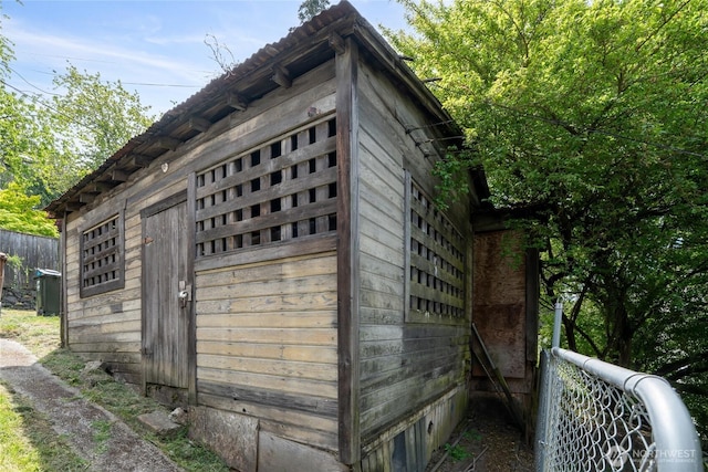 310 S 28th St, Tacoma, WA 98402 - view of outbuilding with fence
