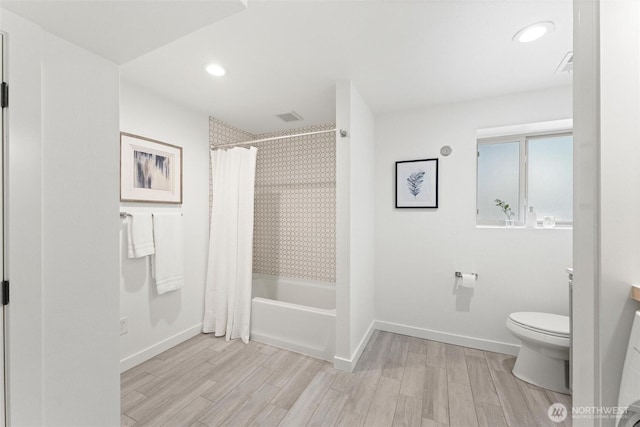 11242 Fremont Ave N Unit B, Seattle, WA 98133 - bathroom featuring toilet, wood finished floors, baseboards, shower / tub combo, and recessed lighting