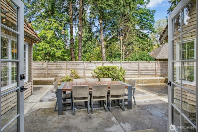 8150 Evergreen Ln, Mercer Island, WA 98040 - view of patio / terrace with outdoor dining space and a fenced backyard