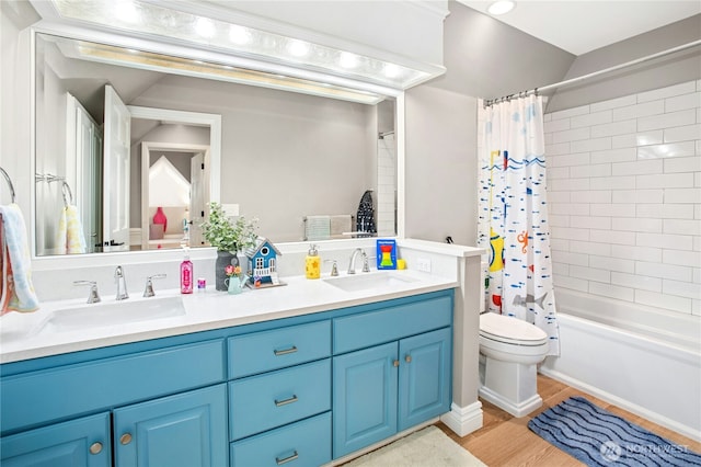 8150 Evergreen Ln, Mercer Island, WA 98040 - full bath with double vanity, wood finished floors, toilet, and shower / bath combo