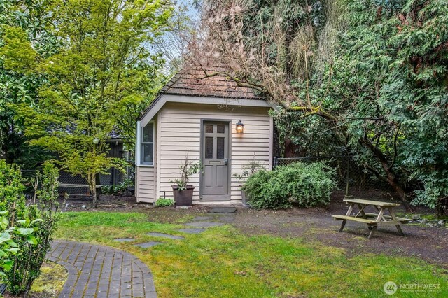 8150 Evergreen Ln, Mercer Island, WA 98040 - view of outdoor structure with an outbuilding