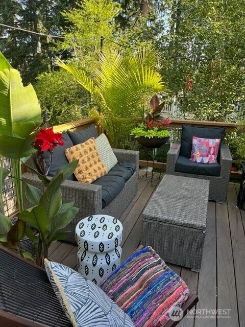 4017 239th Pl SE, Sammamish, WA 98029 - wooden terrace featuring an outdoor hangout area
