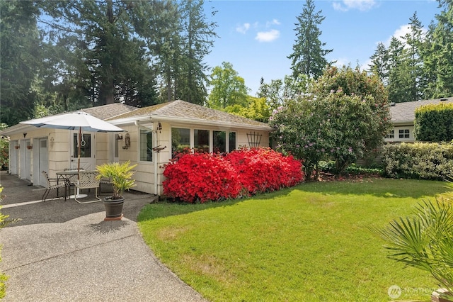 16 Loch Ln SW, Lakewood, WA 98499 - view of front of home with a front yard, a patio, and a garage