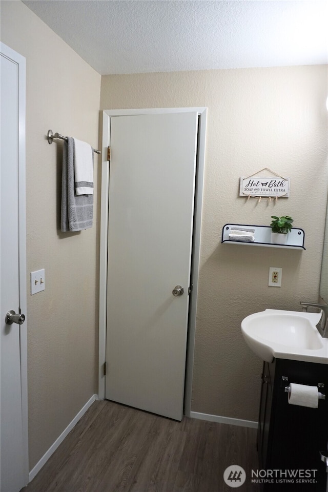 3435 Auburn Way S Unit 15, Auburn, WA 98092 - bathroom featuring wood finished floors, baseboards, and vanity
