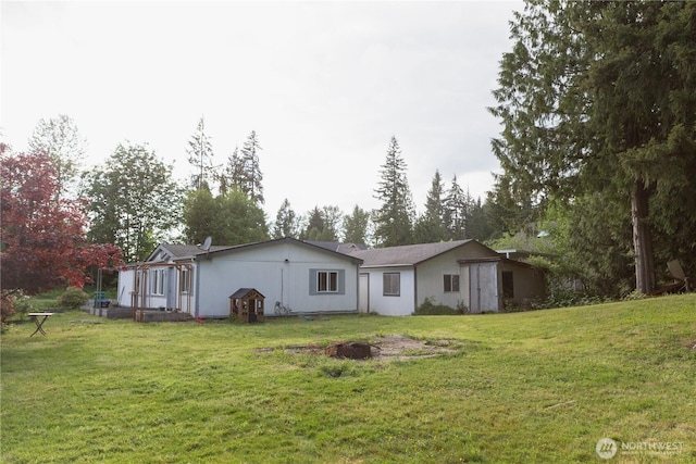 21833 127th Ave SE, Snohomish, WA 98296 - rear view of house featuring a lawn