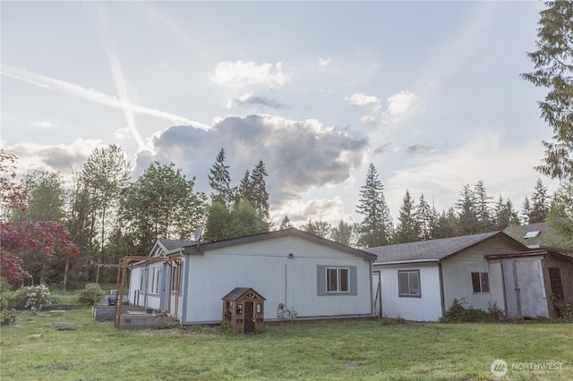 21833 127th Ave SE, Snohomish, WA 98296 - back of property featuring a yard