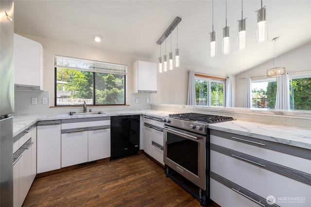 87 Swinomish Dr, La Conner, WA 98257 - kitchen featuring stainless steel appliances, tasteful backsplash, a sink, dark wood finished floors, and white cabinets