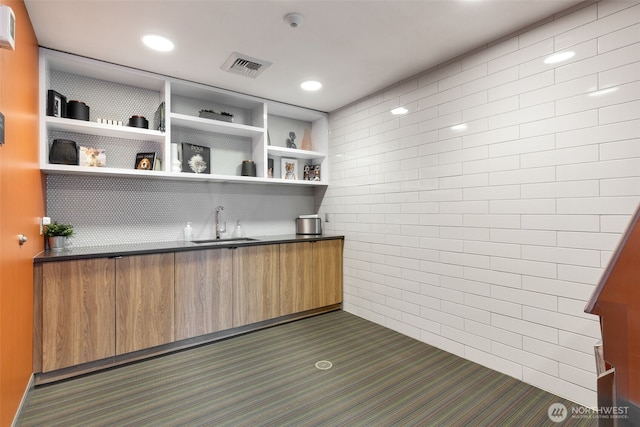 1808 Minor Ave Unit 301, Seattle, WA 98101 - view of indoor wet bar
