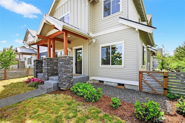 704 Springside Ln, Bellingham, WA 98226 - view of front facade featuring board and batten siding and covered porch