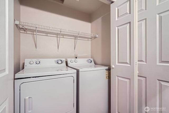 23723 12th Pl S Unit 2005, Des Moines, WA 98198 - washroom with washer and clothes dryer