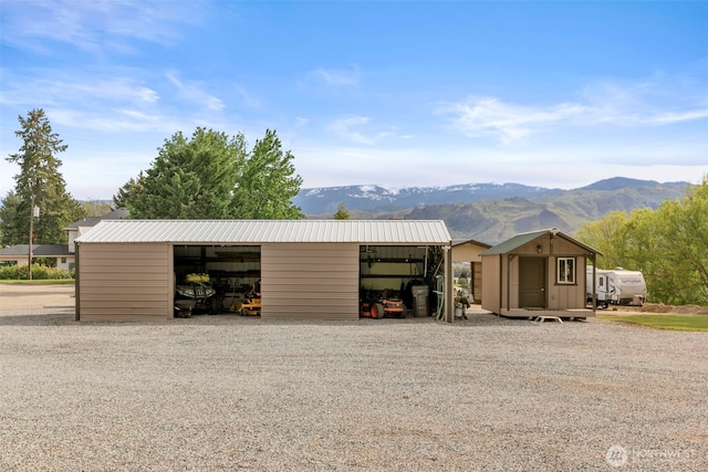 2720 NW Cascade Ave, East Wenatchee, WA 98802 - view of pole building featuring a mountain view