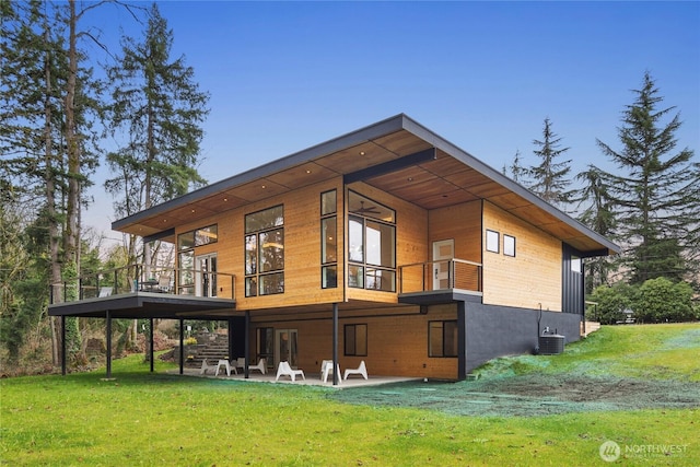 16250 SE Lake Moneysmith, Auburn, WA 98092 - back of property featuring a lawn, a patio area, and cooling unit