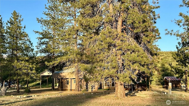 169 Twin Lakes Dr, Winthrop, WA 98862 - view of yard featuring an outdoor structure